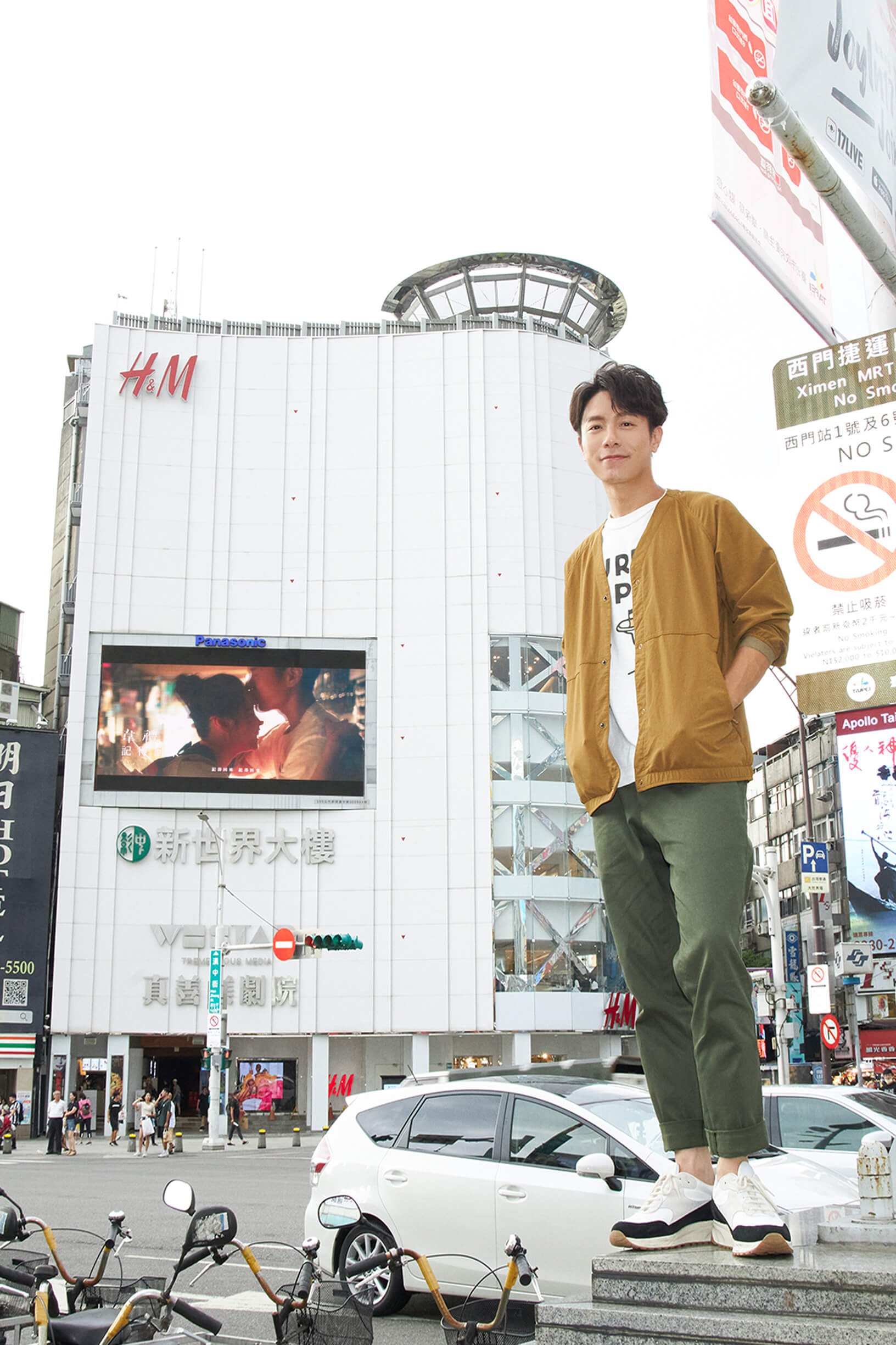 街頭大螢幕輪播「韋禮安親吻畫面」 粉絲全心碎:還沒做好準備!