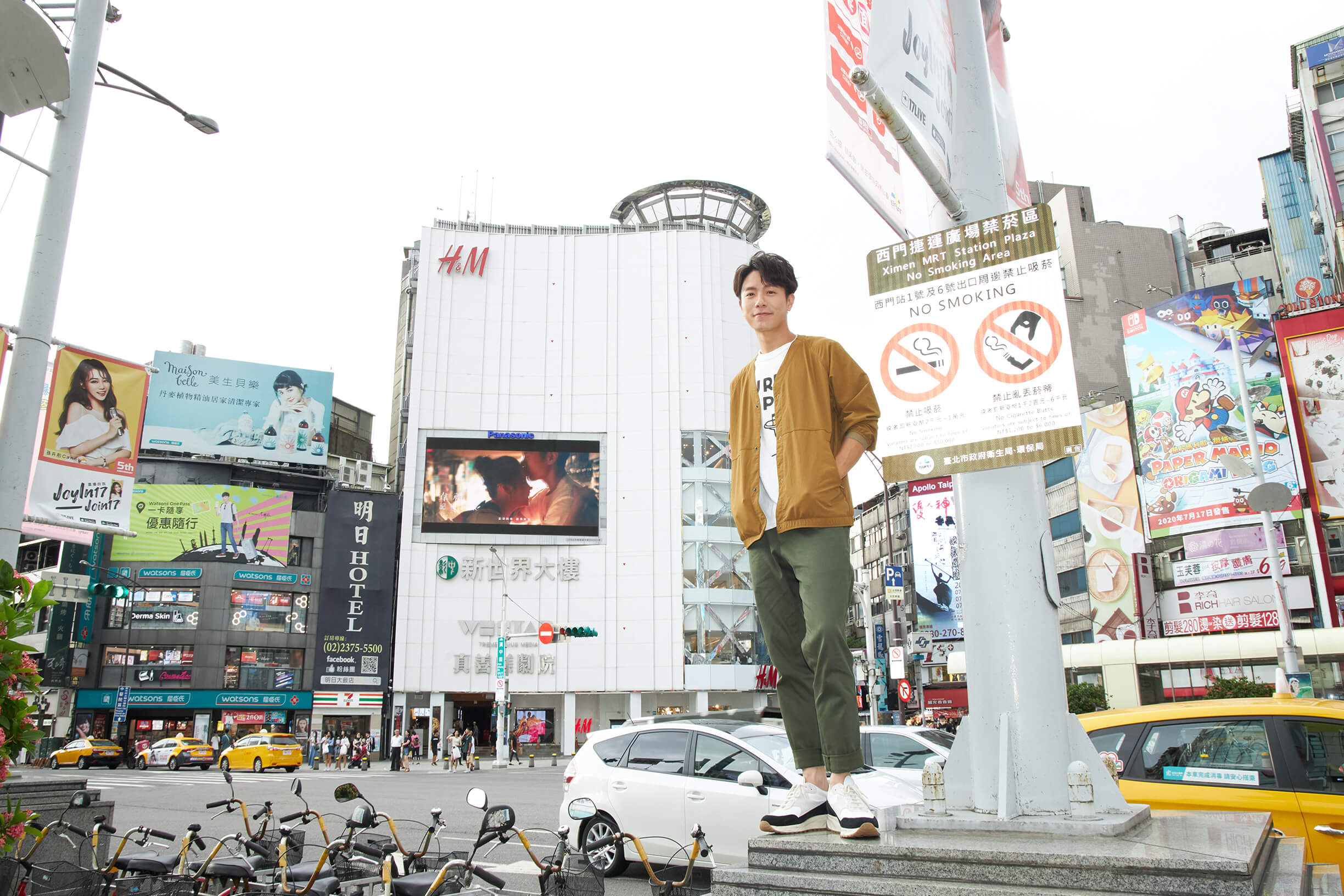 街頭大螢幕輪播「韋禮安親吻畫面」 粉絲全心碎:還沒做好準備!