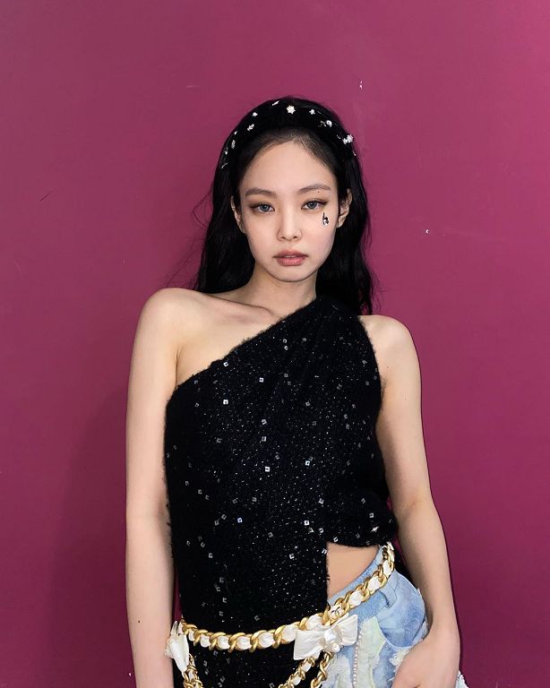 Jennie又爆划水！「粉絲護航」Dcard網抓證據打臉：2020年了還在偷懶！