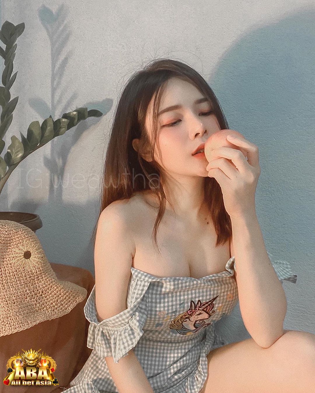 巨球炸出!正妹網紅「爆破小背心」辣爆 網噴血:太正!