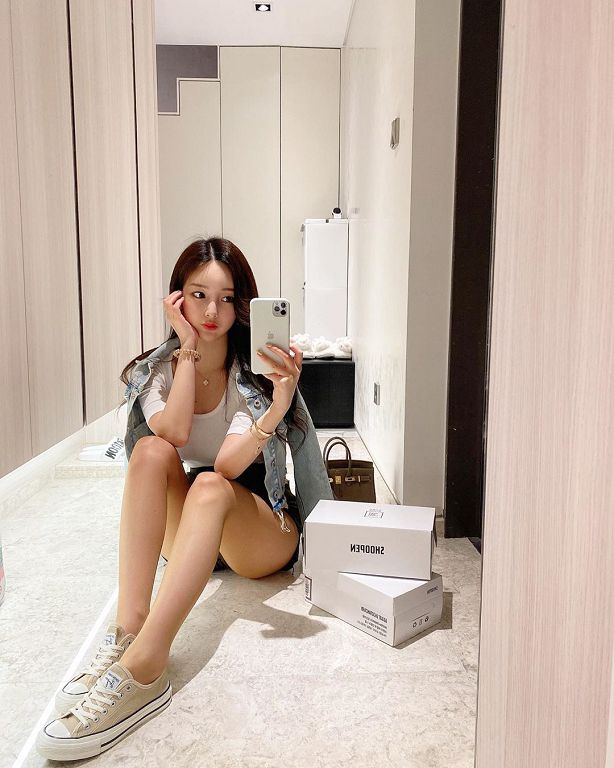 《女神降臨》作者身材太好!網爆為ㄦ字腰「打碎骨頭」:本人回應了