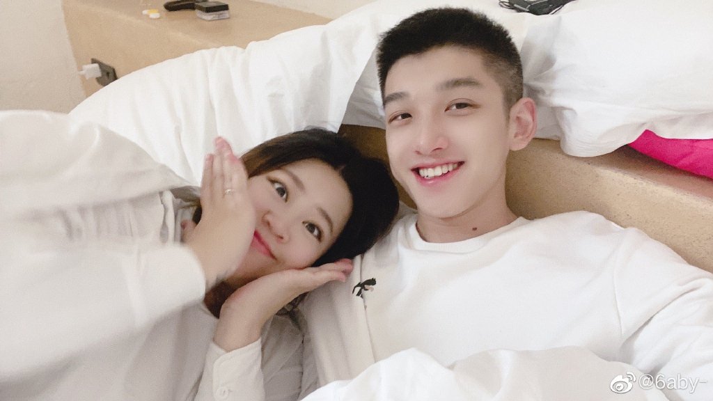 顏值嚴重降低?100KG厚片女孩曝光「老公青澀矬照」 「超狂反差」網全笑歪!