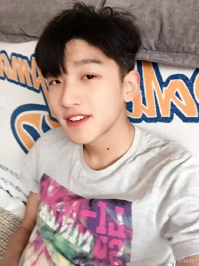 顏值嚴重降低?100KG厚片女孩曝光「老公青澀矬照」 「超狂反差」網全笑歪!