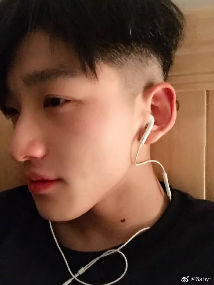 顏值嚴重降低?100KG厚片女孩曝光「老公青澀矬照」 「超狂反差」網全笑歪!