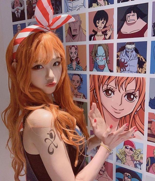 衣服太短！H級直播主一彎腰「長輩噴出」　網：沒穿內內？