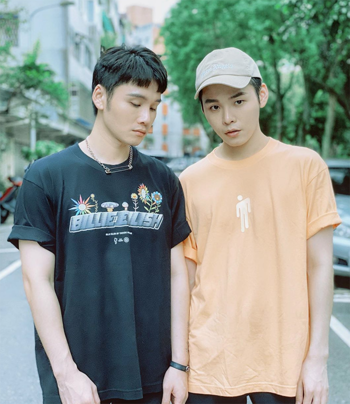 展榮、展瑞是紅遍台灣的Youtube團體《這群人》的成員，兩人靠著帥氣的外表與超級幽默的表演風格打動許多粉絲，於是單獨架設了個人頻道《展榮展瑞K.R Bros》，目前也有高達近80萬人的訂閱。兩人在戲劇以及音樂上的實力都大受觀眾肯定，兩人曾經客串過多部電視劇以及電影，甚至跨足音樂屆推出多首洗腦單曲。