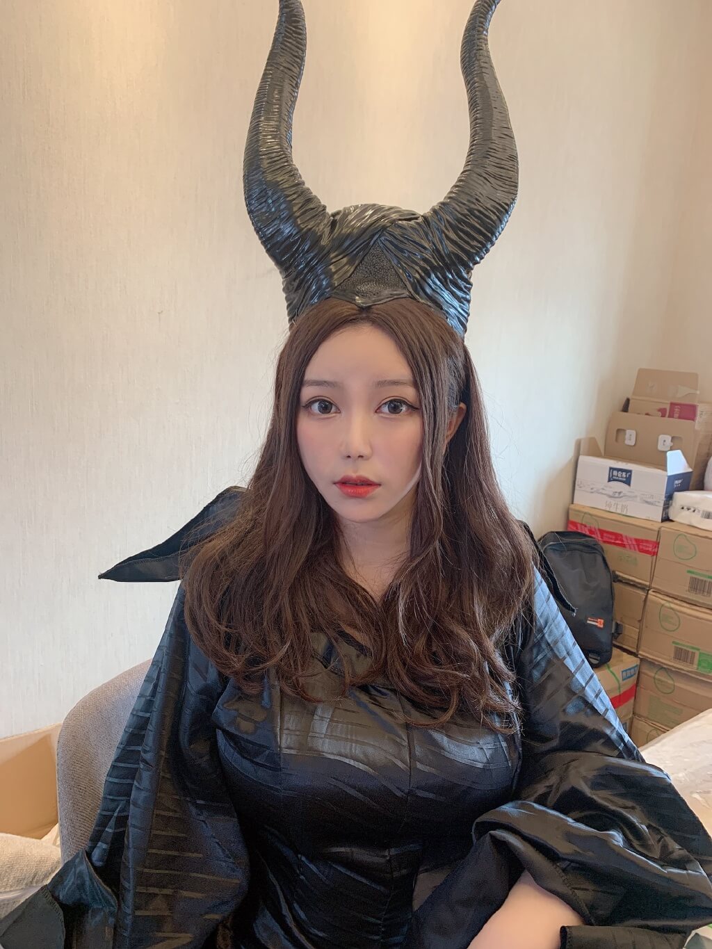 福利超滿!H級兇妹「撐爆黑色皮衣」 「衣服一脫」網全嗨翻!