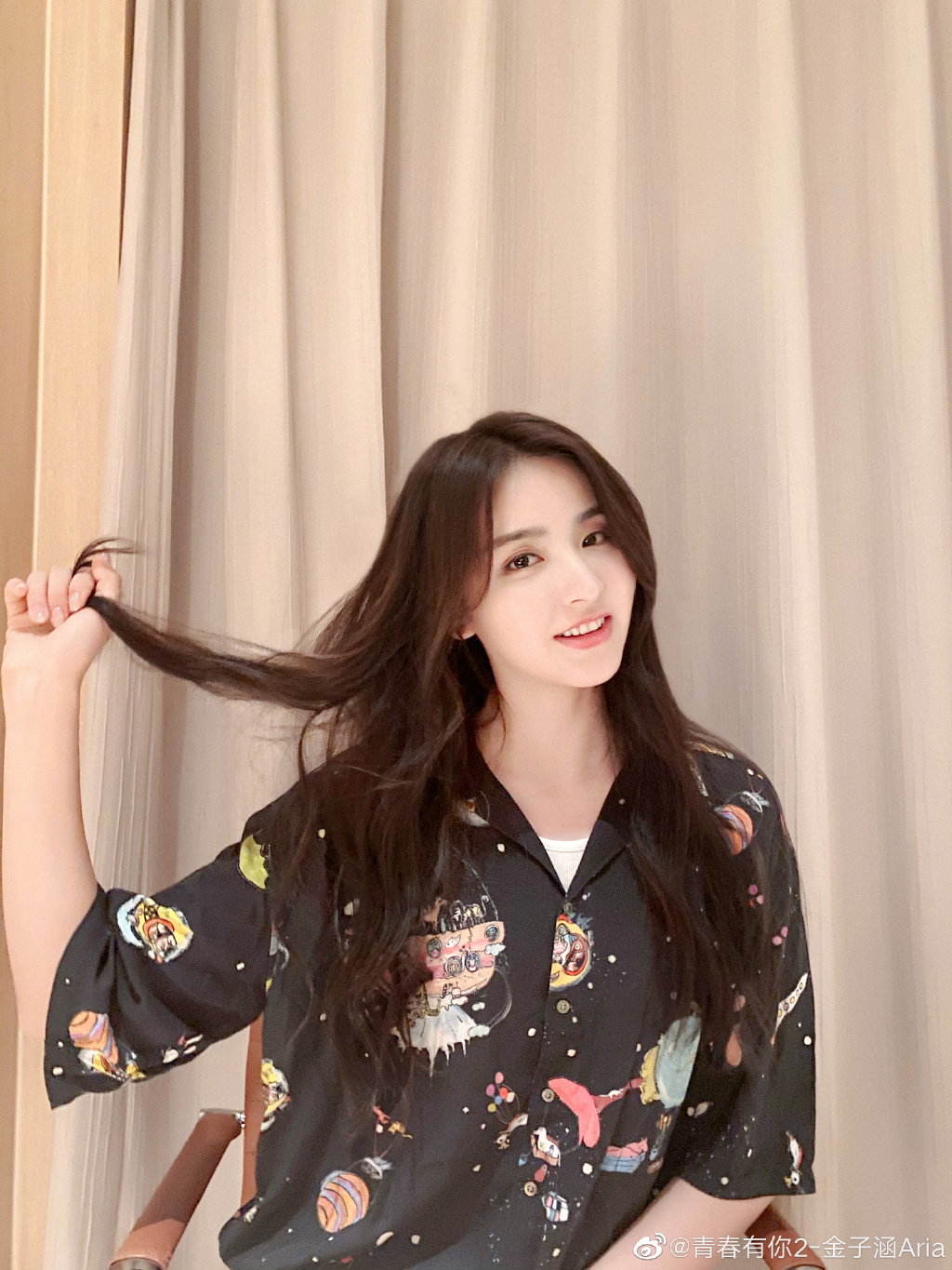 水桶腰、雙下巴見客！《青你2》金子涵遭曝「真實身材」　網全嚇歪！