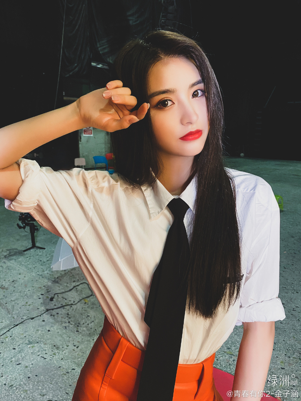 水桶腰、雙下巴見客！《青你2》金子涵「真實身材曝光」　網全嚇歪！