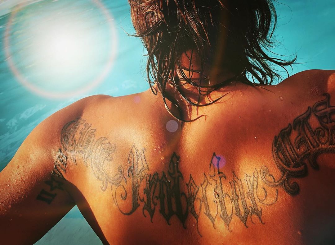 改邪歸正？羅志祥濕身進行「單人運動」　背後新增神秘密碼