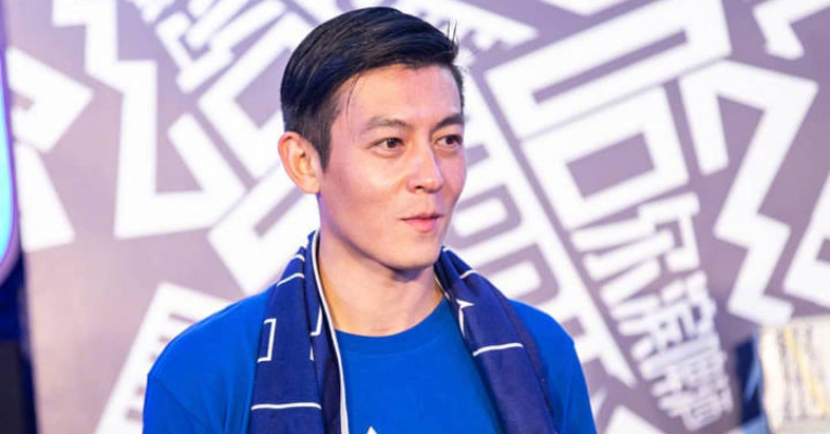 陳冠希大走鐘！素顏直播模樣嚇壞粉絲　網譏：哪位大叔？