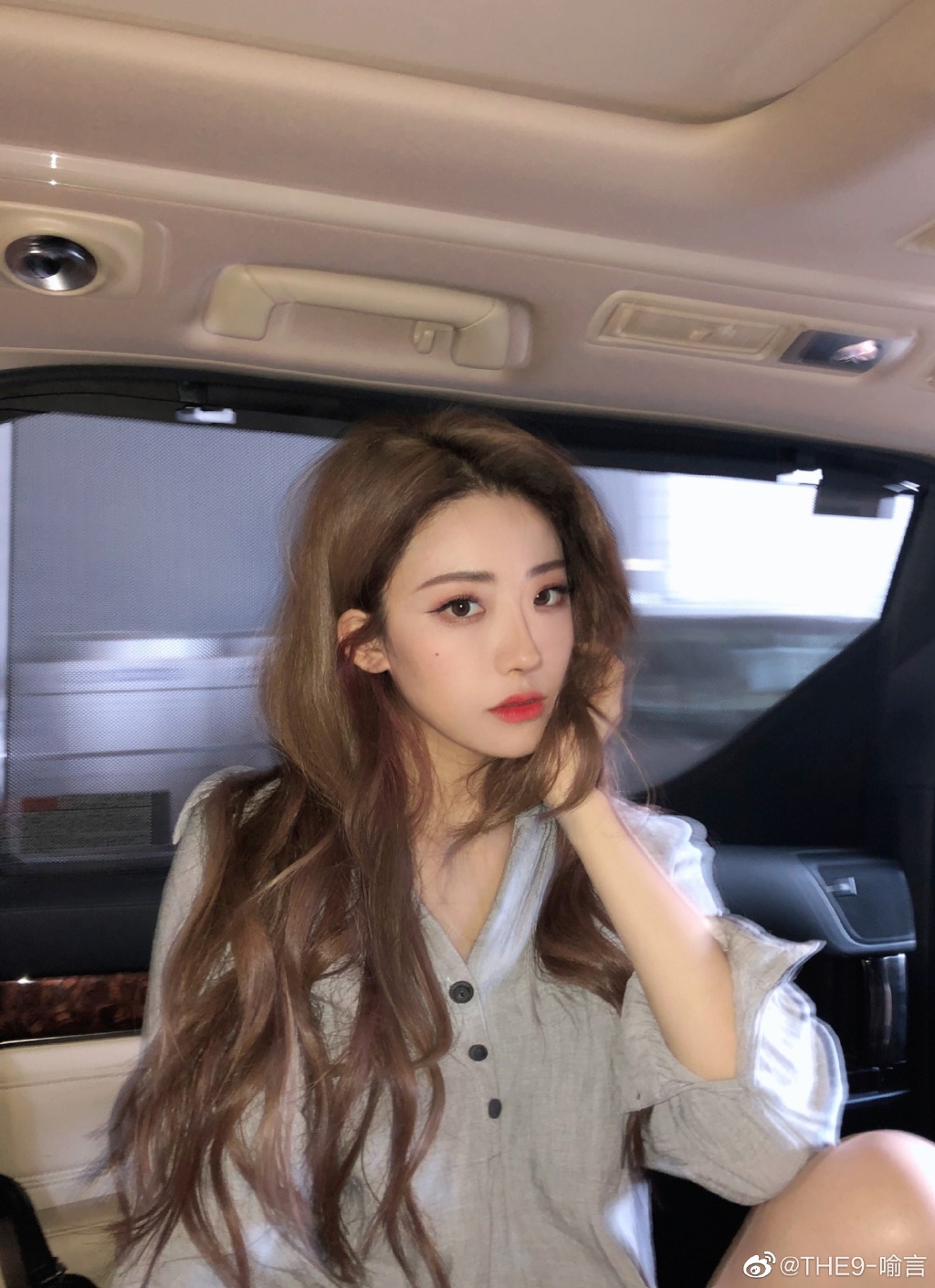 背後貼滿膠帶！THE9喻言「大片刺青曝光」　網掀論戰：當偶像還刺青？