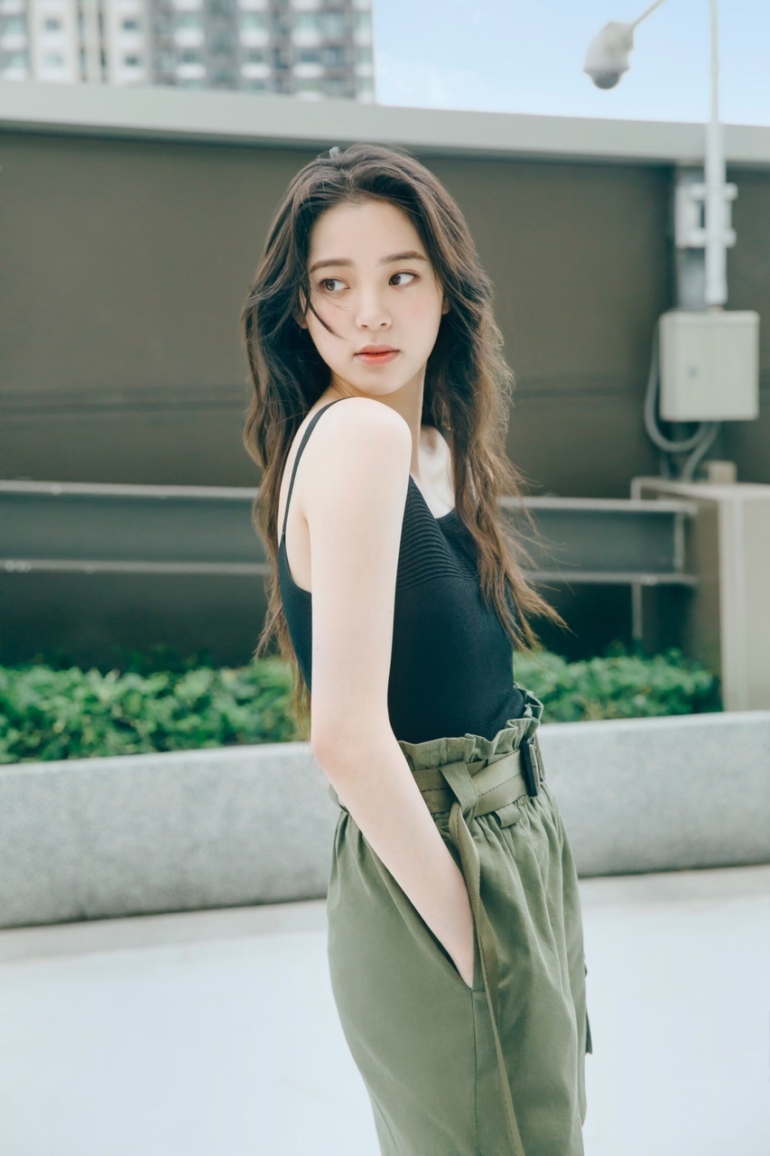 歐陽娜娜耍大牌?片場爆「私下模樣曝光」 網:當藝人真爽