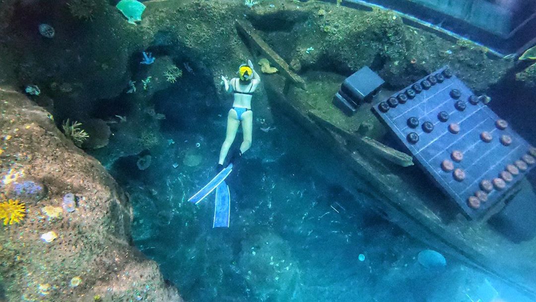 巨球撐爆比基尼!超兇女星「縫縫吃布」 網噴血:辣爆!