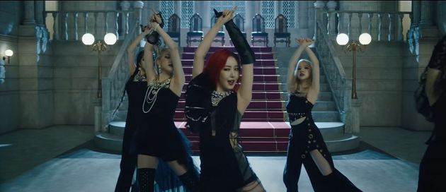 這誰？GFRIEND一甩清純甜美風「暗黑風格」亮相：紫色嘴唇造型曝光