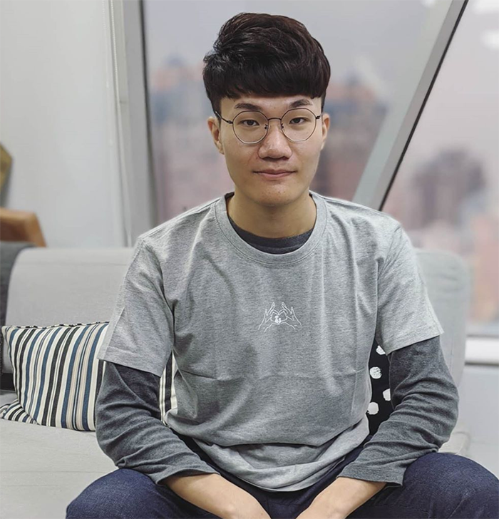 啾啾鞋的頻道中分類非常清晰,有科普性質的「一探啾竟」、跟金錢投資相關的「啾讀」、還有大家最喜歡看的「超邊緣冷知識」系列,讓他坐擁近140萬的訂閱人數。 他常常分享超多一般人根本不會想到的問題,如《太空人怎麼投票》、《為什麼袋熊的大便是方的?》、《在水裡憋氣的魚》等超級邊緣的冷知識,但是吸睛的標題還有精闢的講解還是讓人忍不住一部接著一部的看。