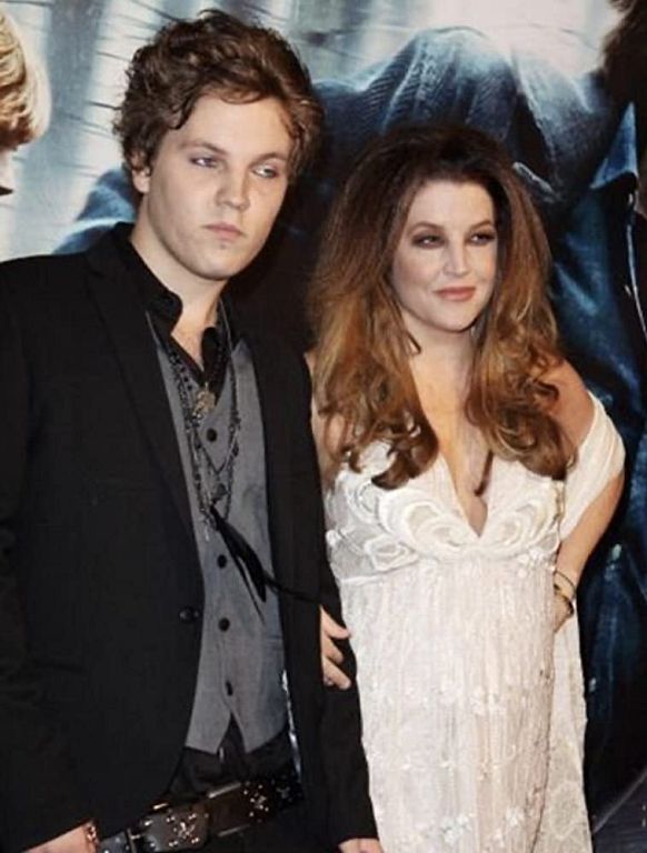 100%複製貼上！神似「貓王」外孫享年27歲：死因也離奇