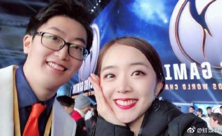 「LPL模範情侶」宣告分手！超正女主持發文：未來一切都好