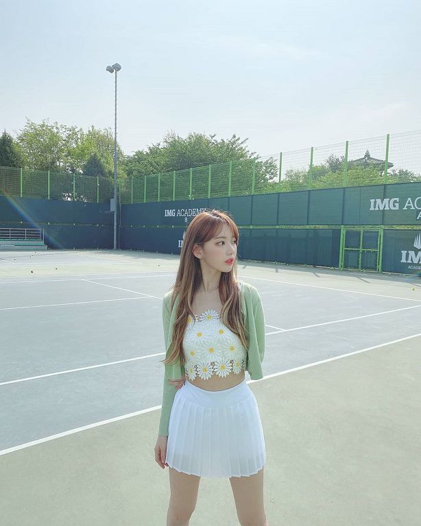 「小櫻花」長大了!宮脇咲良曝光新造型:淺色長髮亮相