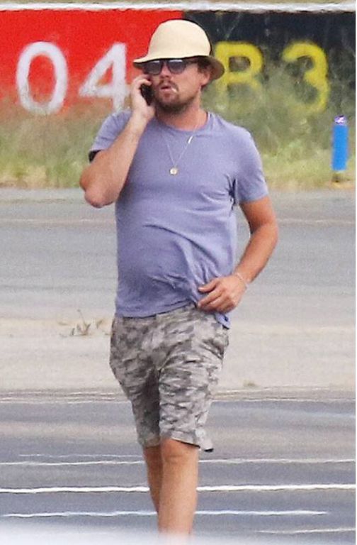 李奧納多再爆走鐘！「大肚現形」帶嫩妹度假　網酸：回不去了