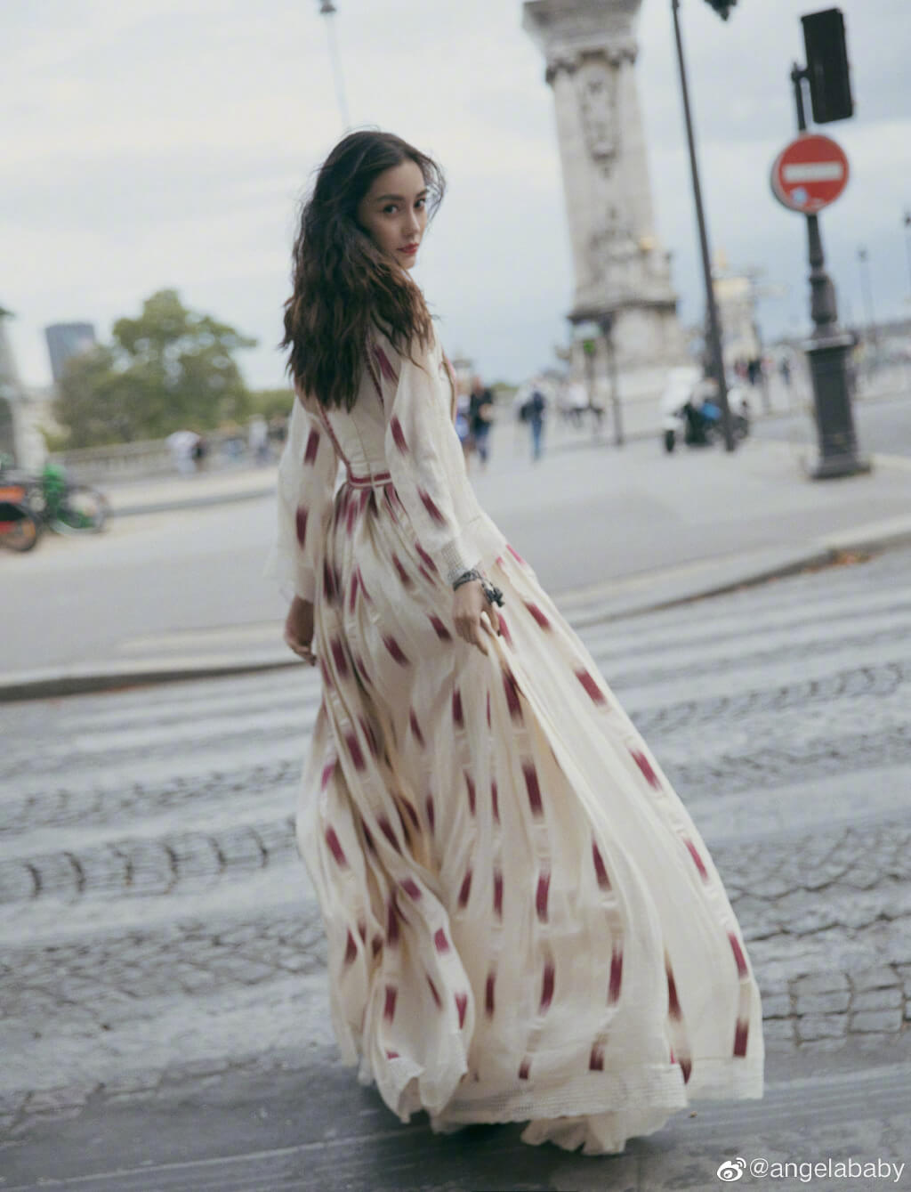 Angelababy無P圖流出！「臉上一部位」扭曲變形　網傻眼：進廠維修？