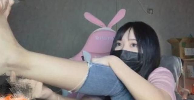 被閨蜜出賣！小清新實況主「直播大爆猛料」：從來不洗內內！