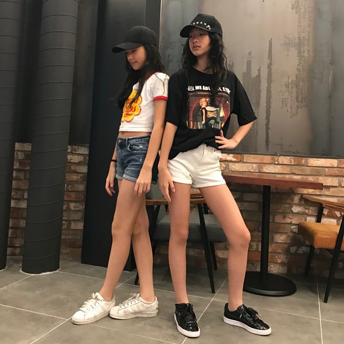 小S女兒「超模身材」太驚人！三姊妹合體「逆天長腿+螞蟻腰」嚇歪網：基因太強大