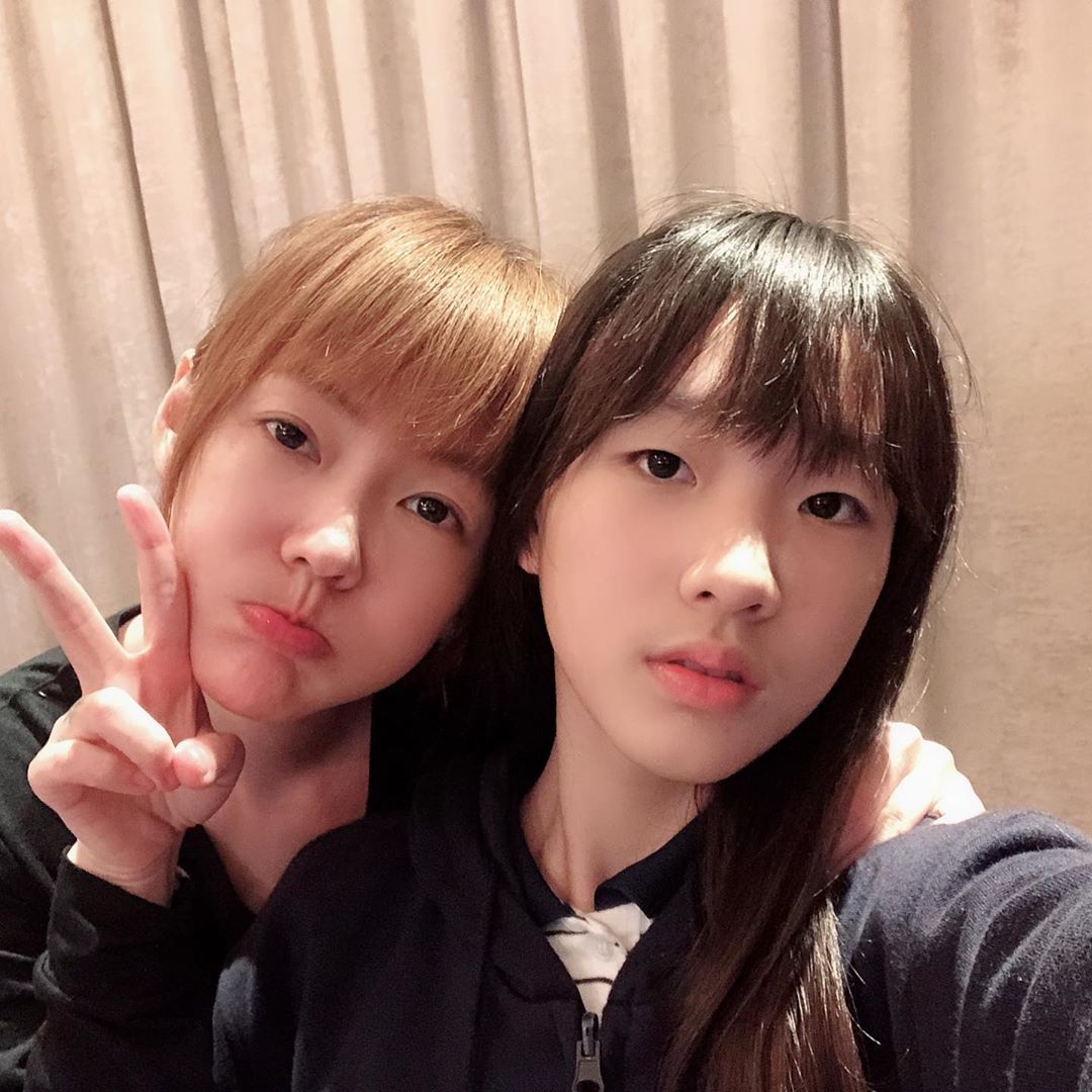 小S女兒「超模身材」太驚人！三姊妹合體「逆天長腿+螞蟻腰」嚇歪網：基因太強大