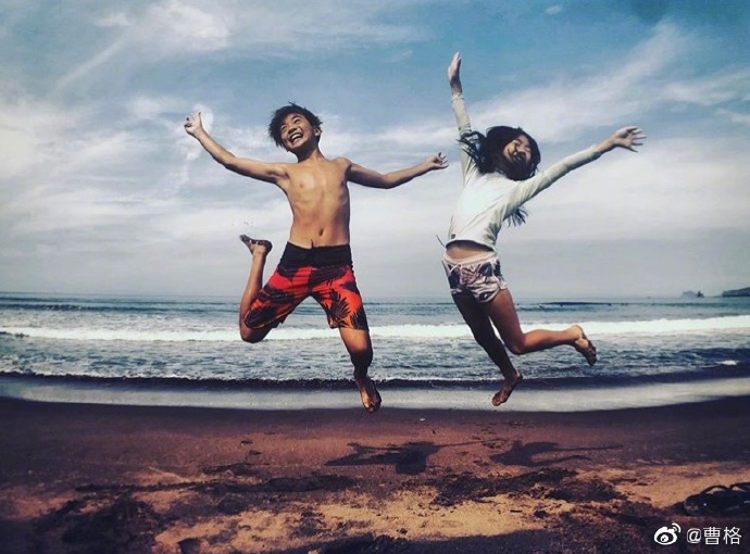 曹格兒女「飆速轉大人」！Joe「暴風抽高」　包子妹「超模長腿」嚇歪網！