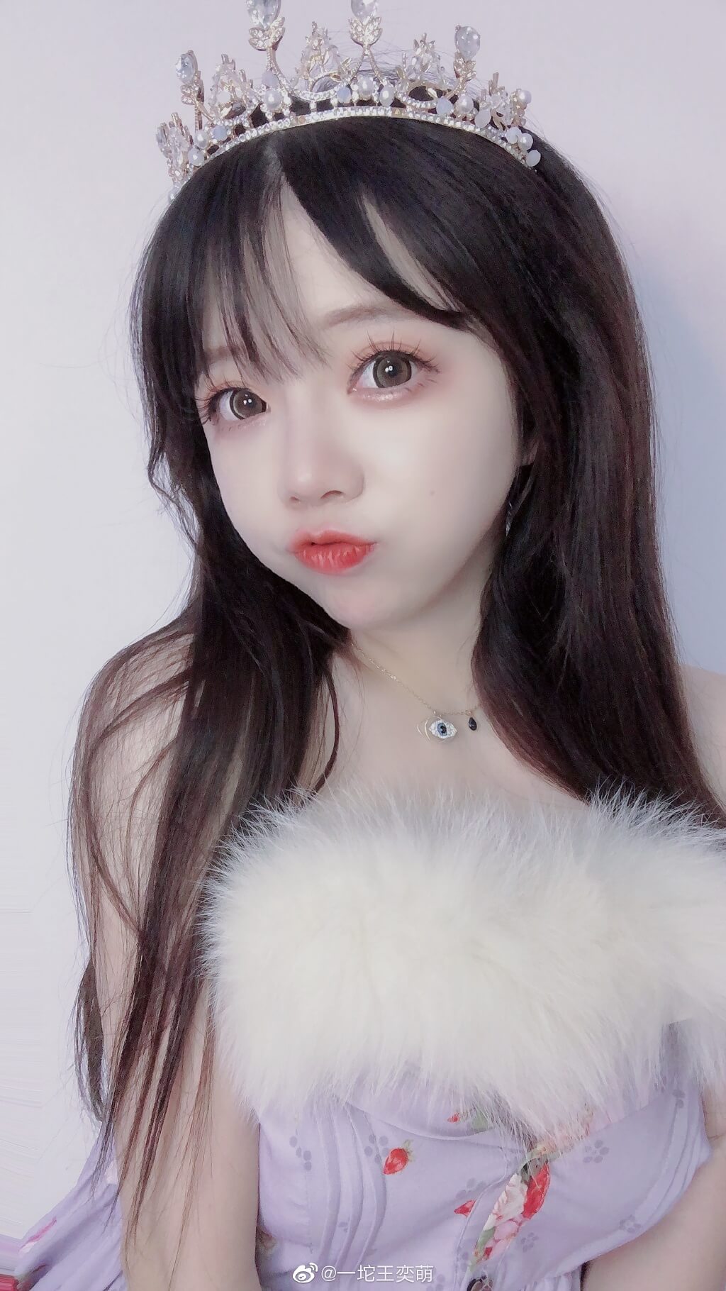 遭爆進廠維修!千萬網紅「舊照曝光 」 網傻眼:根本換頭!