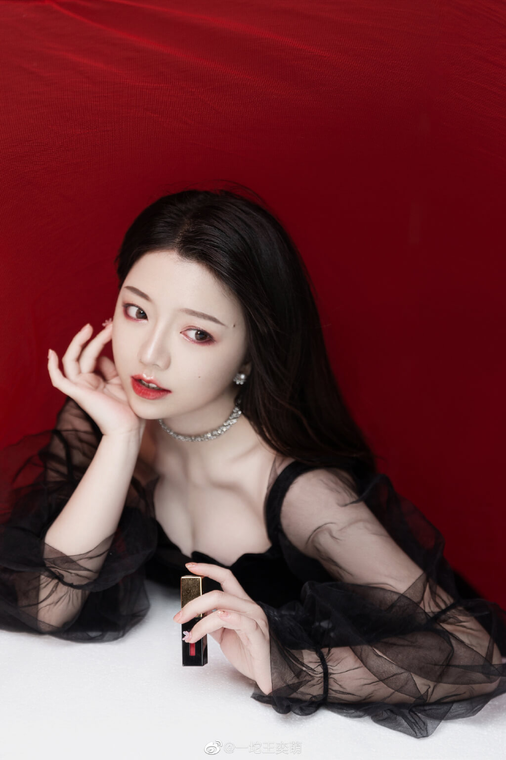 遭爆進廠維修!千萬網紅「舊照曝光 」 網傻眼:根本換頭!