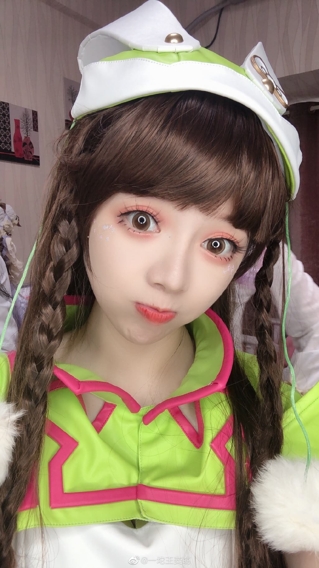 遭爆進廠維修!千萬網紅「舊照曝光 」 網傻眼:根本換頭!