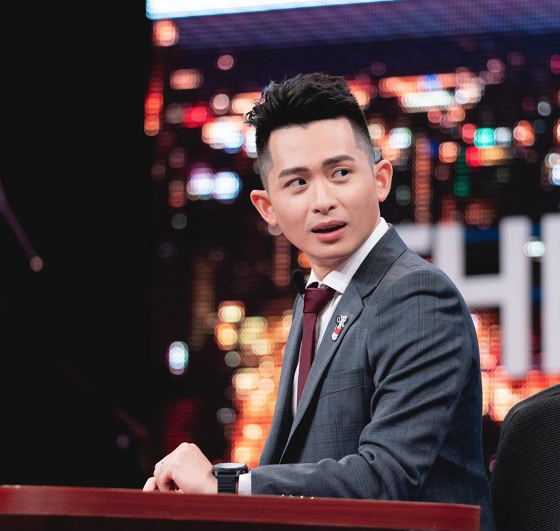 韓蔡收費差很大、吸毒犯可以上《夜夜秀》? 博恩道歉親揭內幕:為了節目能活下去