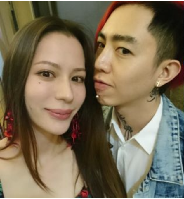 謝和弦自爆「紐約一夜情」早就出軌 曬照自誇:洋妞說我是大蟒蛇