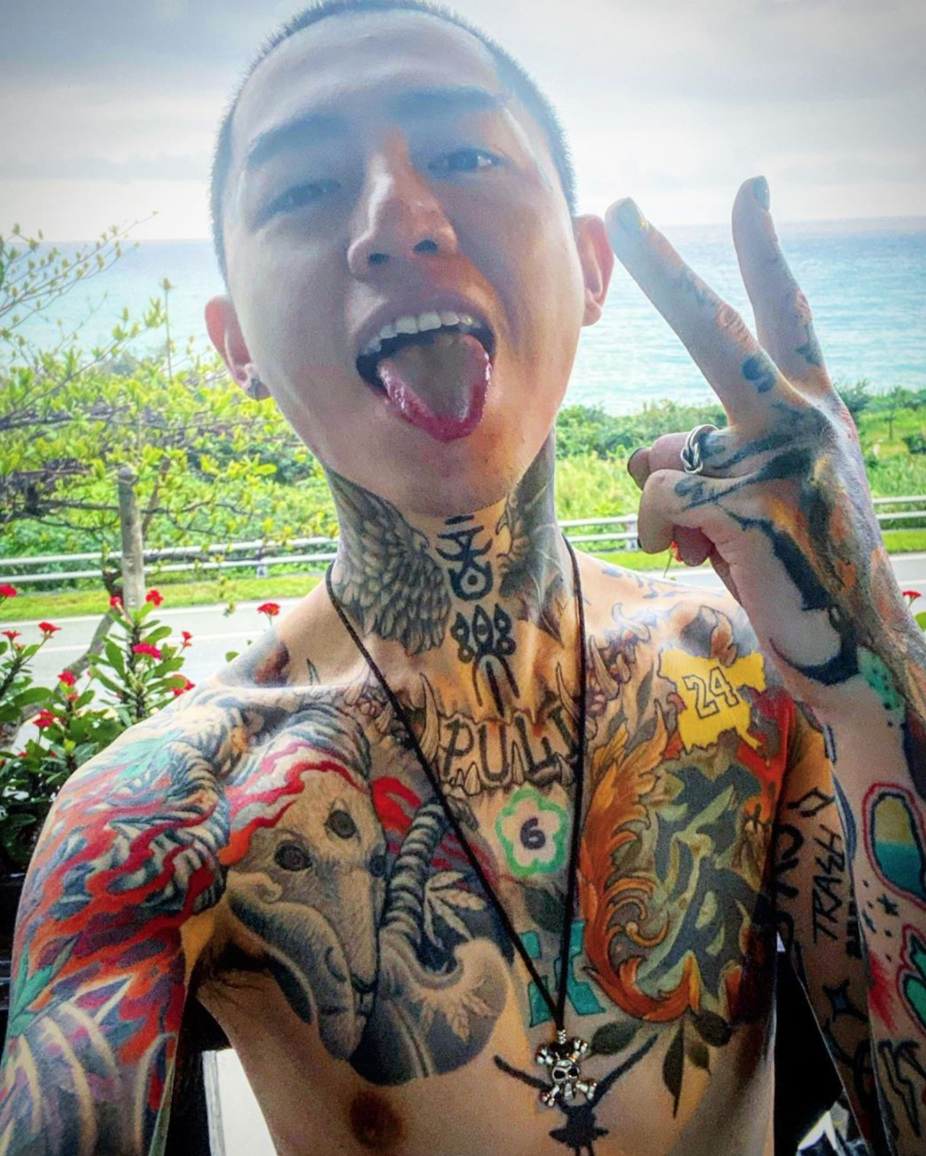 謝和弦自爆「紐約一夜情」早就出軌 曬照自誇:洋妞說我是大蟒蛇