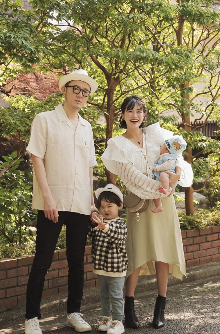 為業配竟在流理臺洗嬰?! 「黑澀會」小貓道歉哭:浴室沒訊號不能開直播