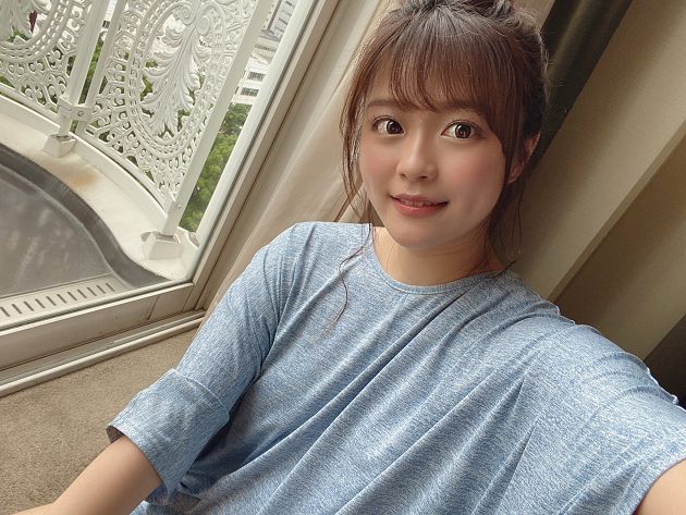 大街上被逼到牆角！「暗黑版橋本環奈」水手服上陣：100%複製本人