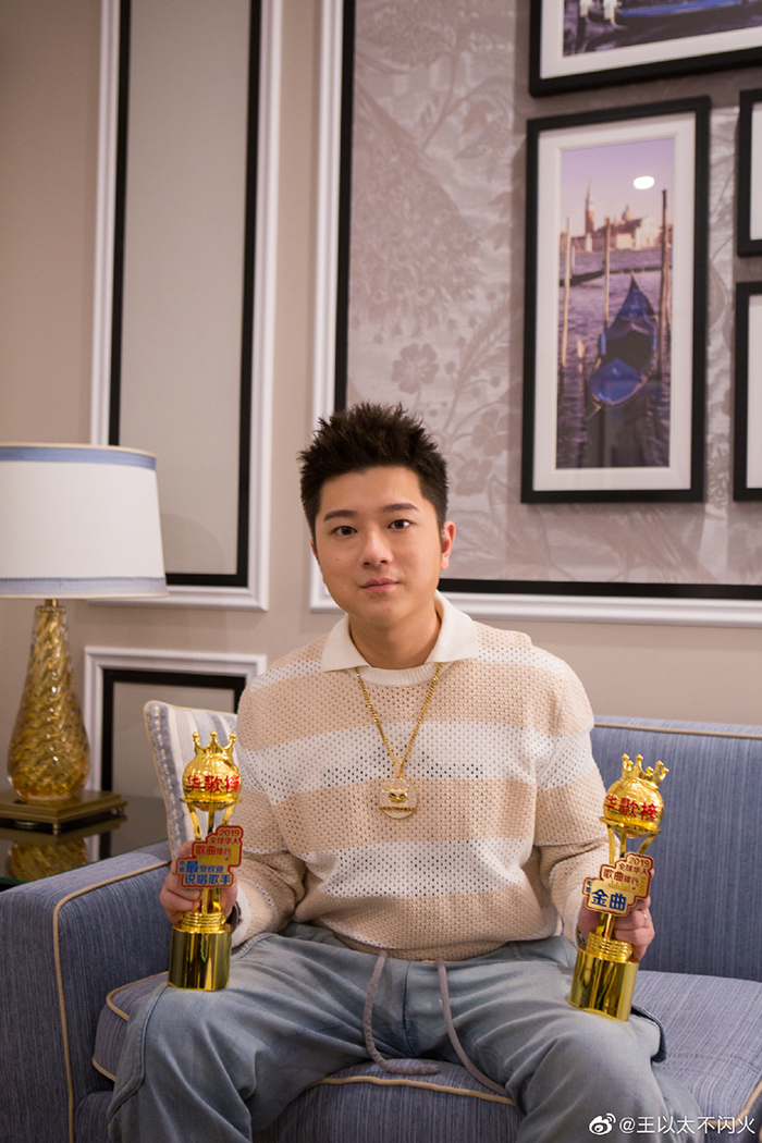 《新說唱》王以太「慘被觀眾潑液體」！《青你2》乃萬氣炸：他可以當場踹你