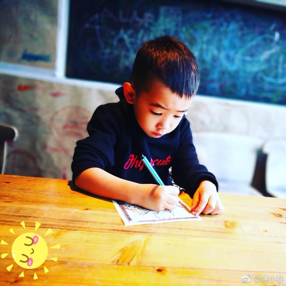 被洗版罵爆大半年！陳小春「失控飆粗口」：馬上走再見