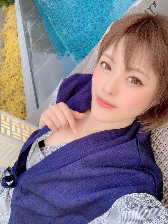 弟遭嗆「把你姊的DVD寄來」!女優「被爸看到」曝光身分:吐露心聲