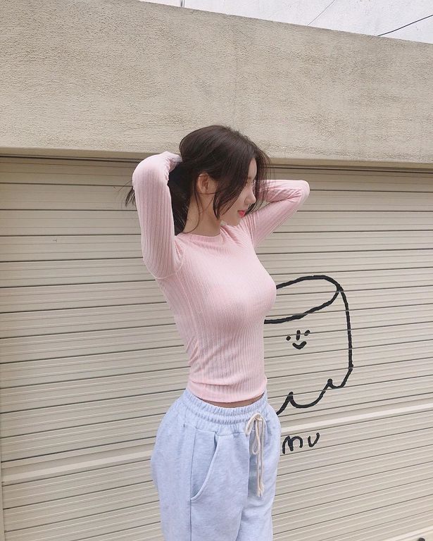 瘦到肋骨爆出！「暗黑版潤娥」巨球0縮水　「影片曝光」網全看傻