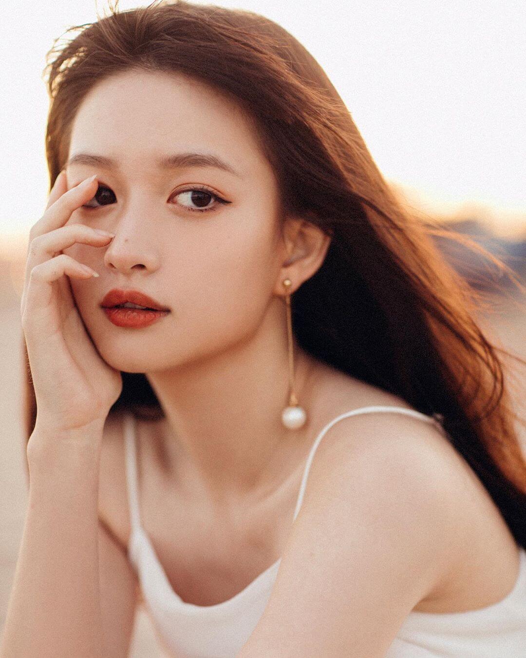 曾暗酸歐陽娜娜臉大！網紅「近照曝光」　「長相突變」嚇歪網！