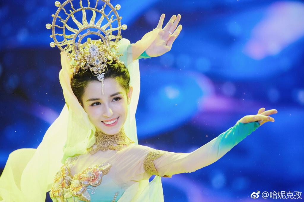 美到「打敗迪麗熱巴」!新疆女神「公開真實體重」 網嚇歪:瘦到剩骨頭!