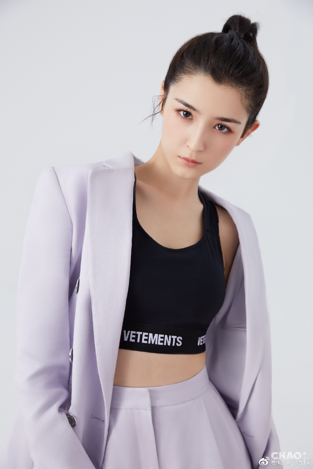 美到「打敗迪麗熱巴」!新疆女神「公開真實體重」 網嚇歪:瘦到剩骨頭!