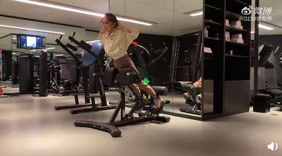 影／凌晨飆高音練核心！鄧紫棋「唱錯歌詞」　網笑炸：確定是真唱