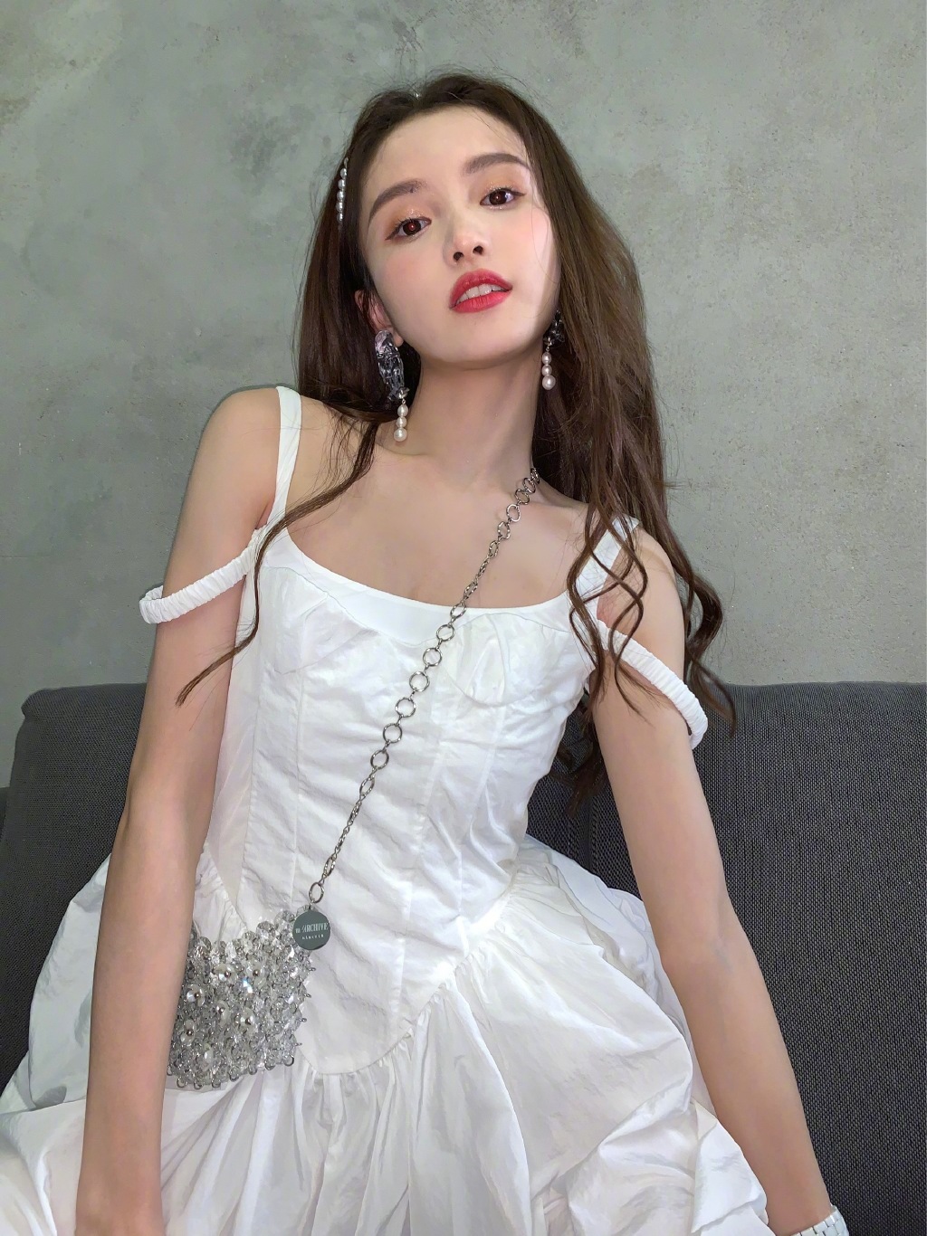 肉貼男模豔照流出！《青你2》林小宅「再爆擁新歡」　網傻眼：一個月三次