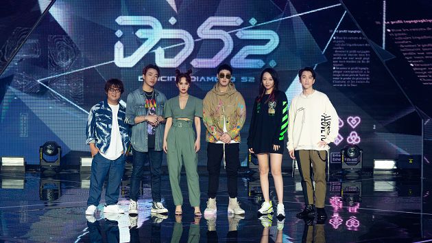 ØZI、吳卓源「遭問是不是在交往」 互相鬥嘴現場笑翻!