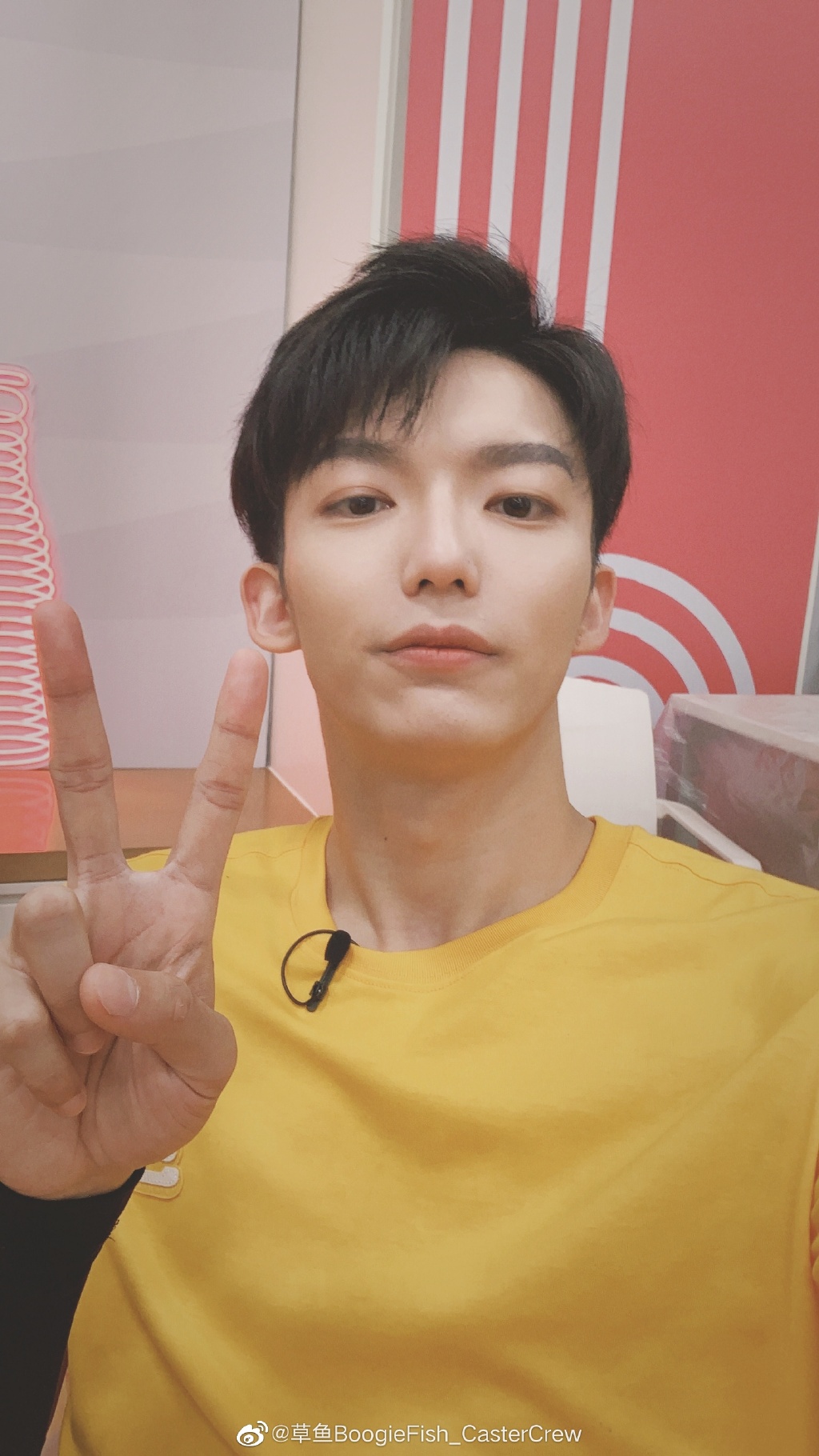 肉貼男模豔照流出！《青你2》林小宅「再爆擁新歡」　網傻眼：一個月三次