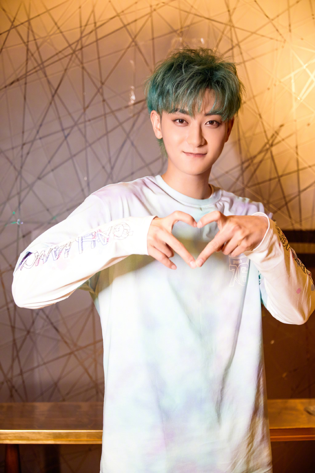 火箭少女成員「慘被公開羞辱」!黃子韜曝「演藝圈黑幕」:噁心的太多了