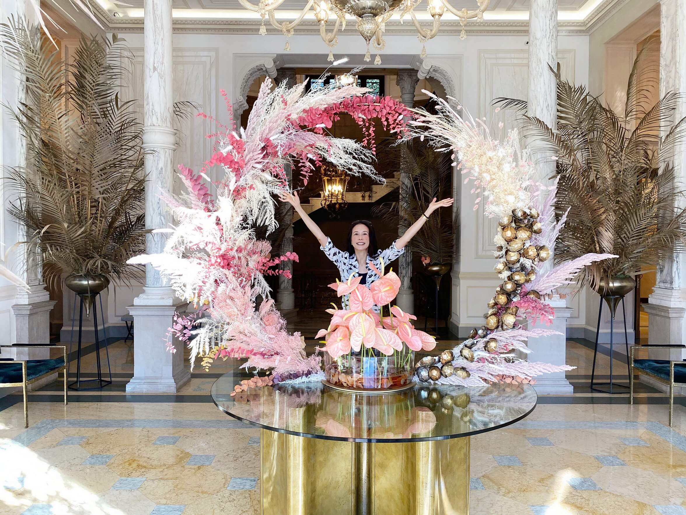 莫文蔚「罕見同框老公放閃」！心繫全球疫情：收益捐演藝圈同行